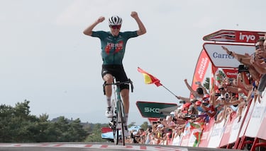 Pablo Castrillo ha sido el primer vencedor español de esta Vuelta a España. Este triunfo ha sido especial porque además, era el primero como profesional del aragonés.