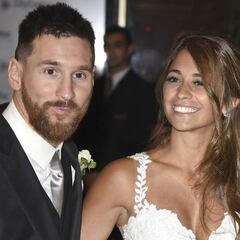 Messi vuela a Barcelona tras la boda para firmar su renovación