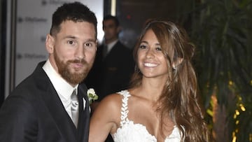 Messi vuela a Barcelona tras la boda para firmar su renovación