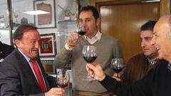 La totalidad de la plantilla rojilla brindó ayer por la Navidad