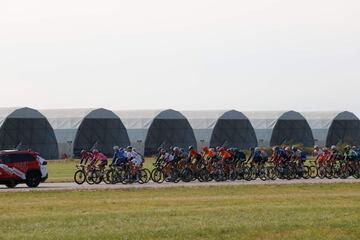 Panorámica del pelotón durante la etapa de hoy.