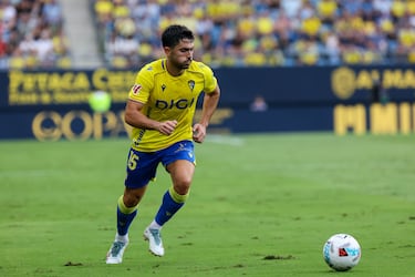 El centro del campo del Cádiz, a debate