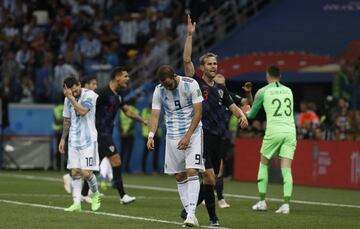 La histórica camiseta albiceleste ha arrastrado su prestigio en este Mundial, con sólo un punto de seis posibles tras un empate con Islandia y la derrota contra Croacia.