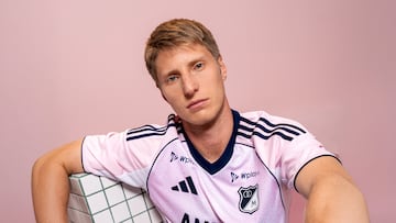 Millonarios y Adidas lanzaron la tercera equipación de los Embajadores para esta temporada. Es de color rosado y tiene un valor de $299.950.