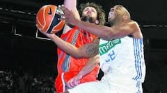 El Madrid vence sin gran desgaste y acosa al Barça