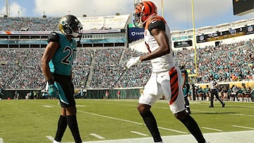 JACKSONVILLE, FL - NOVEMBER 05: A.J. Green #18 of the Cincinnati Bengals and Jalen Ramsey #20 of the Jacksonville Jaguars discuss a play in the first half of their game at EverBank Field on November 5, 2017 in Jacksonville, Florida.   Logan Bowles/Getty Images/AFP
 == FOR NEWSPAPERS, INTERNET, TELCOS &amp; TELEVISION USE ONLY ==