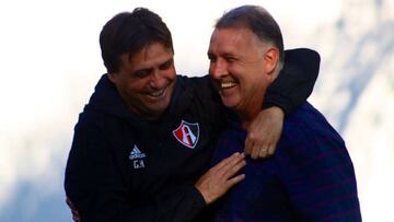 'Tata' Martino continúa visitando a los clubes de la Liga MX, en esta ocasión tocó el turno de Atlas. Llamó la atención que Rafa Márquez no lo recibió.