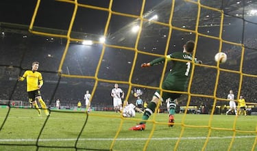 Dortmund outclass Tottenham