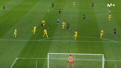 Alucinante: un portero de la Champions haciendo una parada de Benji y decisiva, tienen que verlo