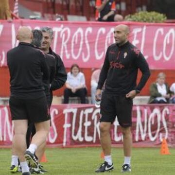 Abelardo y su cuerpo técnico reclaman el apoyo de la afición para la recta final del curso.