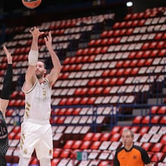 Tavares tira la puerta en Milán