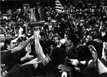 En la final de Copa del Rey de fútbol 1982-83 el Barcelona se enfrentaba a su máximo rival (Real Madrid) en el Estadio de La Romareda. El encuentro acabó 2-1 a favor del Barça. Víctor Muñoz adelantó a los de Barcelona y Santillana puso el empate en el marcador. El propio Marcos Alonso, en el minuto 90 de encuentro, dio la victoria al Fútbol Club Barcelona.