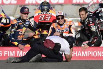 Los ganadores del Mundial 2016 de Motociclismo: Brad Binder (Moto3), Marc Márquez (MotoGP) y Johann Zarco (Moto2).