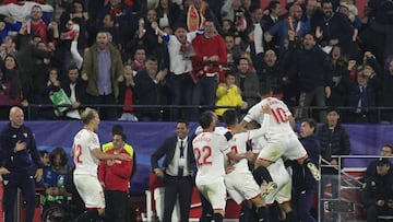 El Sevilla, tras anotar el 3-3 contra el Liverpool. 