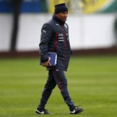 Sampaoli baraja opción de jugar con línea de tres ante Ecuador