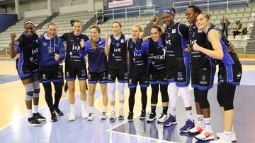 Las jugadoras del IDK celebran el billete para la Copa de la Reina.