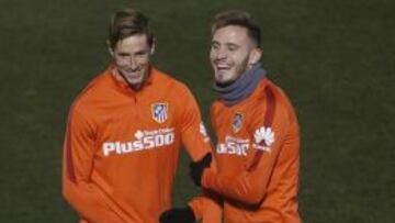 Buen ambiente. Torres bromeó con Saúl durante la sesión.