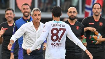 Salernitana's Italian midfielder #87 Antonio Candreva celebrates with Salernitana's Portuguese coach Paulo Sousa after scoring during the Italian Serie A football match Roma vs Salernitana on August 20, 2023 at the Olympic stadium in Rome. (Photo by Alberto PIZZOLI / AFP)