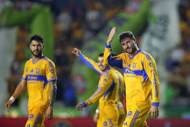 ¿Ayuda enemiga? Gignac aconsejó a Allan Saint-Maximin 