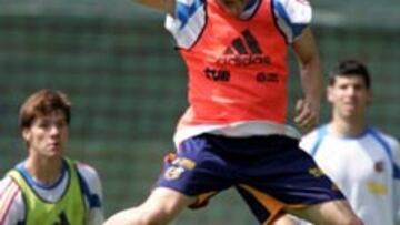 <b>ESPERA SU OPORTUNIDAD</b>. El veloz futbolista afina su puntería para ser el recambio de Morientes y Raúl en la delantera.