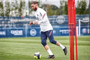 Primer entrenamiento del jugador nacido en Camas con el club parisino. 