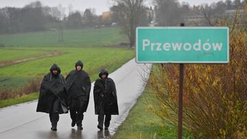 PRZEWODOW, POLAND - NOVEMBER 16: Members of the Police and locals searching the fields near the village of Przewodow in the Lublin Voivodeship, seen on November 16, 2022 in Przewodow, Poland. Two people were killed around 4pm on Tuesday afternoon in an explosion at a farm near the Polish village of Przewodow in south-eastern Poland. About six kilometers inside the country's border with Ukraine. (Photo by Artur Widak/Anadolu Agency via Getty Images)