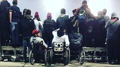 La imagen de hinchas en silla de ruedas llega a la Intendencia