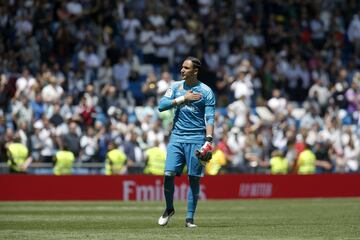 Al final del encuentro el portero del Real Madrid, Keylor Navas, se despidi¨® de la que ha sido su afici¨®n durante muchos a?os.
