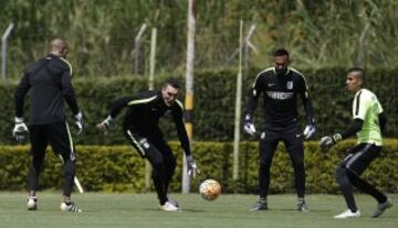 Nacional prepara su partido ante Coritiba en busca de la semifinal