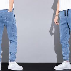 Los vaqueros holgados para hombre con cintura elástica que vuelven a estar de moda