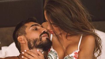 Violeta Mangri&ntilde;&aacute;n y Fabio Colloricchio a punto de besarse en una sensual imagen tras el final de &#039;Supervivientes 2019&#039;.