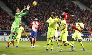 Atlético de Madrid-Barcelona (1-1).
Dembéle entró en el 79', igualó en el 89' el gol de Costa y mantuvo el liderato para el Barcelona tras un partido de pizarra y voltaje. Sergi Roberto se lesionó.