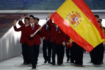 Javier Fernández abanderado de España lidera la delegación española durante la ceremonia de inauguración de los Juegos Olímpicos de Invierno de Sochi 2014