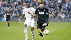 Alaba y Lucas Pérez, en el Real Madrid-Elche de la temporada 21/22.