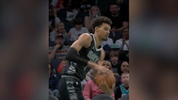 La NBA se está quedando en juego de niños para Wembanyama: taponazo sin moverse del sitio