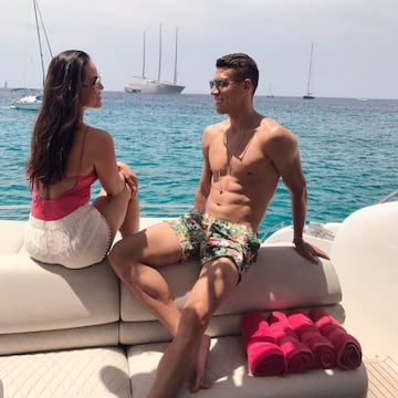 Héctor Moreno y su esposa