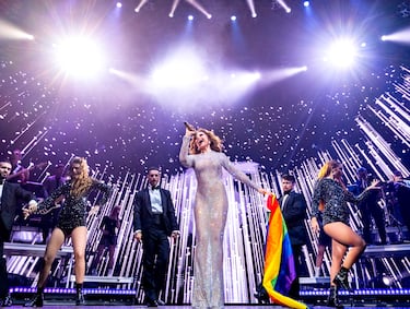 Gloria Trevi se desata y enamora en Madrid en pleno LGTBIQ+