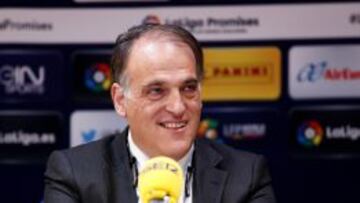 Javier Tebas, sonriente durante un acto.
