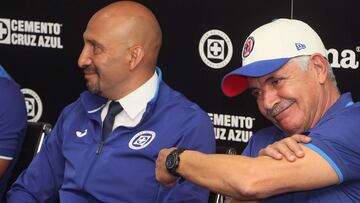 Óscar Pérez, Director Deportivo, y Ricardo Ferretti, entrenador de Cruz Azul.