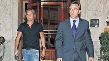 <b>EL NOVENO FICHAJE ROJIBLANCO.</b> El fichaje de Maniche es el noveno que hace el Atlético esta temporada. El más caro ha sido Agüero, por el que el club rojiblanco desembolsó 23 millones de euros. Maniche ha sido el segundo jugador que más dinero ha costado al club del Manzanares. El luso ha sido el gran objetivo rojiblanco no sólo de esta temporada sino de la pasada. En Madrid se encontrará a sus ex compañeros en el Dínamo Seitaridis y Costinha. El jugador cenó en el hotel Ritz de Madrid con García Pitarch, director deportivo del club madrileño.