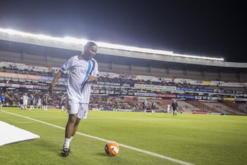 El Estadio Corregidora reunió a grandes ex Estrellas de América y de Europa, por ello te presentamos las mejores imágenes que dejó este duelo.