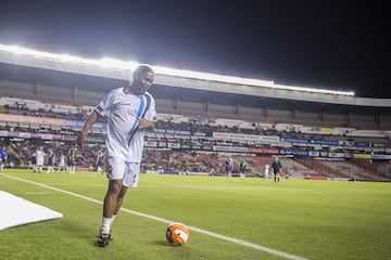 El Estadio Corregidora reunió a grandes ex Estrellas de América y de Europa, por ello te presentamos las mejores imágenes que dejó este duelo.