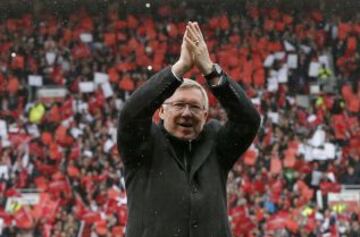 Despedida de los seguidores y jugadores del Manchester United a Sir Alex Fergurson entrenador durante 26 años, antes del encuentro de la Premier League entre el Manchester United y el Swansea City en Old Trafford.