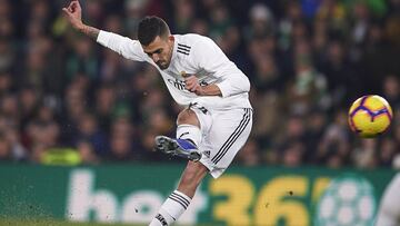 SEVILLE, SPAIN - JANUARY 13: Dani Ceballos of Real Madrid CF shoots for score during the La Liga match between Real Betis Balompie and Real Madrid CF at Estadio Benito Villamarin on January 13, 2019 in Seville, Spain. (Photo by Aitor Alcalde/Getty Images)
