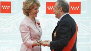 Florentino recibe la Cruz de la Orden del Dos de Mayo
