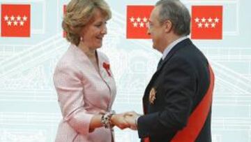 Florentino recibe la Cruz de la Orden del Dos de Mayo