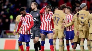 Giménez, en el Atlético-Barcelona.