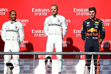 Valtteri Bottas, ganador de la carrera, Lewis Hamilton segundo y Max Verstappen tercero.