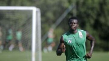 Nosa, durante un entrenamiento con el Betis.