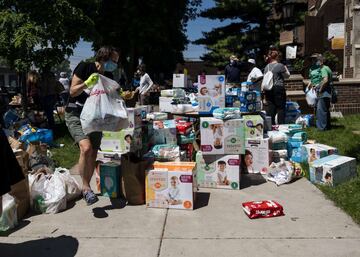 MINNEAPOLIS, MN - MAY 30: People arrange donations at Holy Trinity Lutheran Church on May 30, 2020 in Minneapolis, Minnesota. Buildings and businesses around the Twin Cities have been looted and destroyed in the fallout after the death of George Floyd while in police custody. Police Officer Derek Chauvin has been charged with third-degree murder and manslaughter in Floyd's death. Stephen Maturen/Getty Images/AFP == FOR NEWSPAPERS, INTERNET, TELCOS & TELEVISION USE ONLY ==